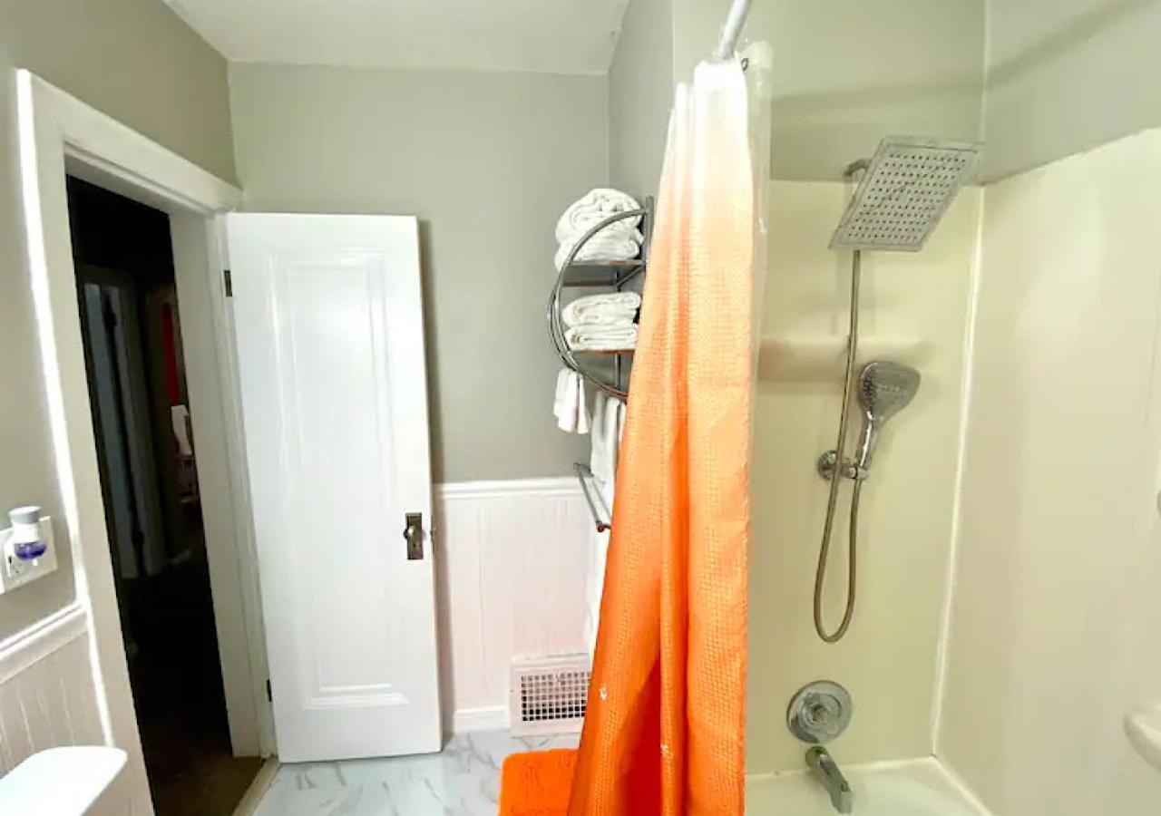 Villa La Naranja Retreat - Cozy Duplex Near Downtown With Parking, 300 Mb Wifi & Self Check In Cleveland Exterior foto