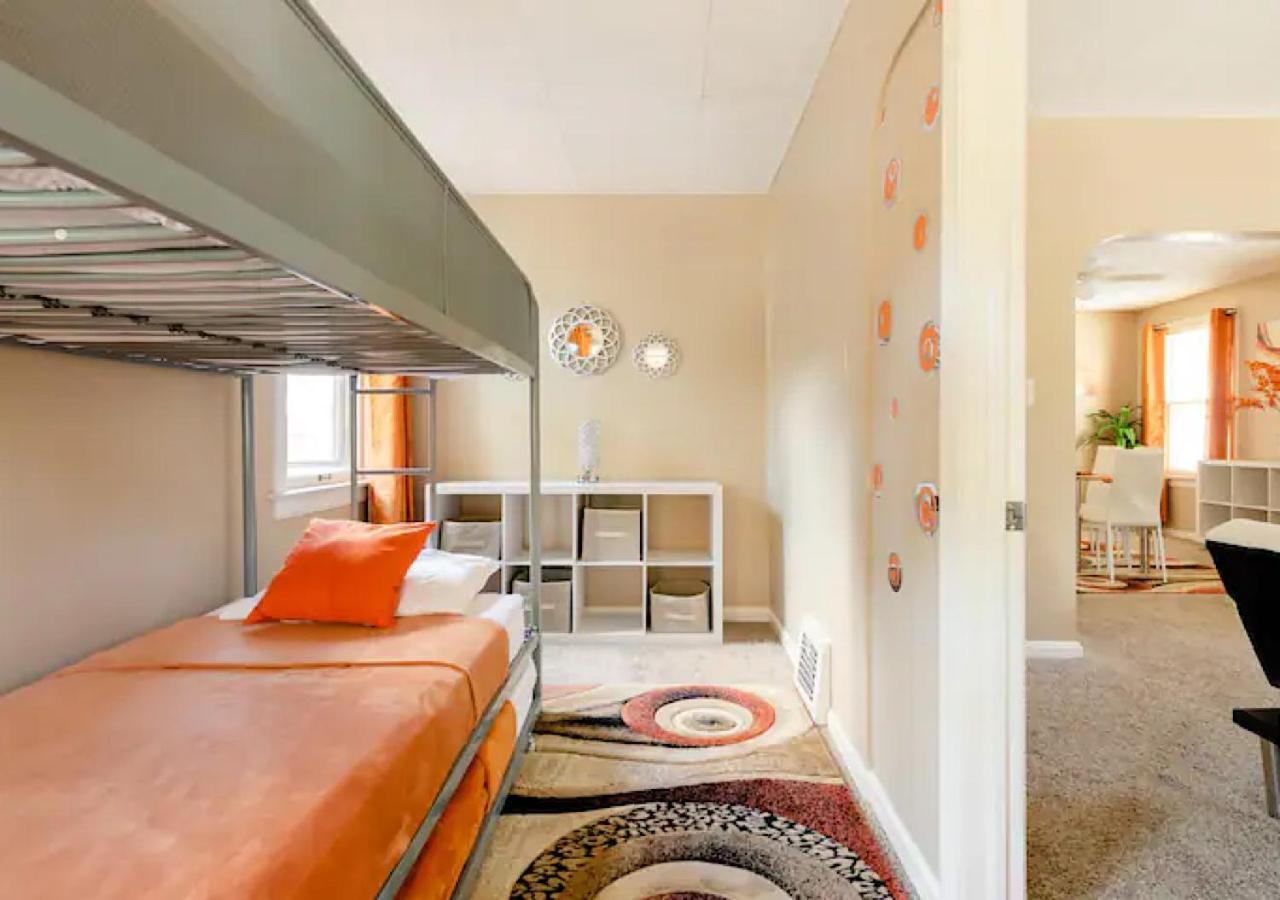 Villa La Naranja Retreat - Cozy Duplex Near Downtown With Parking, 300 Mb Wifi & Self Check In Cleveland Exterior foto